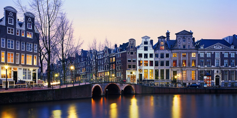 Khám phá thành phố Amsterdam đẹp như tranh vẽ.